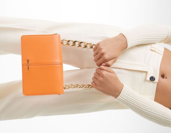 Bershka Accordion Clutch With Chain Tassen Dames Oranje | wDJ7cdbQiOT