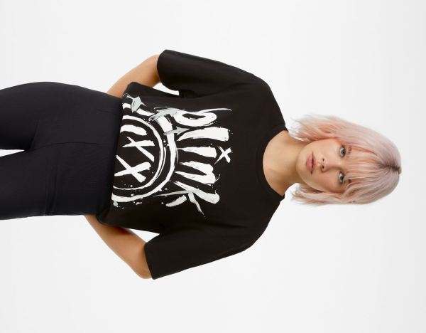 Bershka Regular-fit Kort Sleeve Featuring Blink 182 Print T-shirts Dames Zwart | 8hTmZYKVKQH