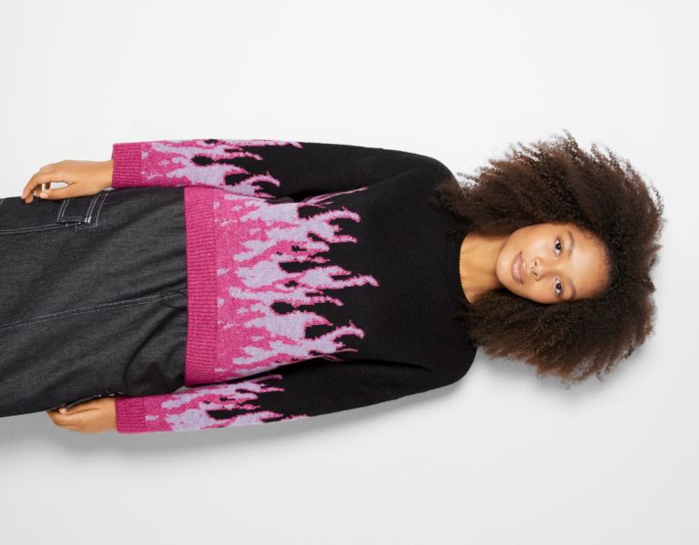 Bershka Crew Neck Flame Trui Truien Dames Zwart | QmhsmKysCqD