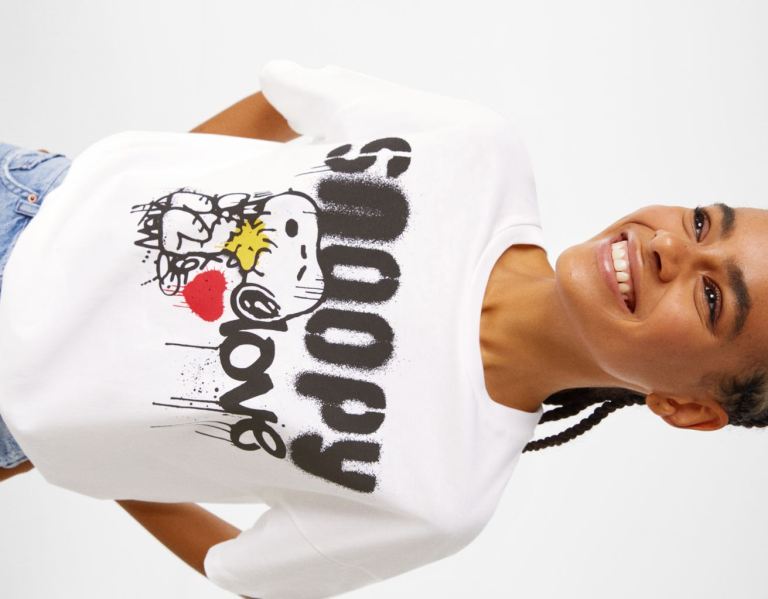 Bershka Kort Sleeve Featuring ‘snoopy Love’ Print T-shirts Dames Wit | zDmUY04ph3C