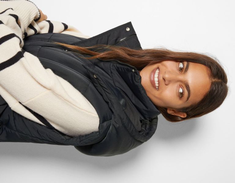 Bershka Long Met Capuchon Puffer Gilet Dames Zwart | dNrdeQYQ5WE