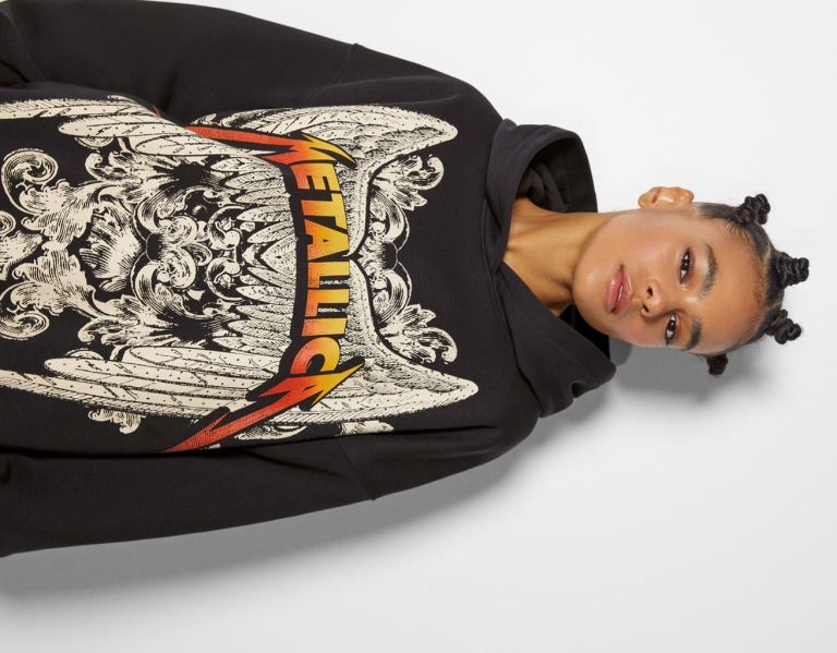 Bershka Metallica Hoodie Dames Zwart | z40LRsdLLrW