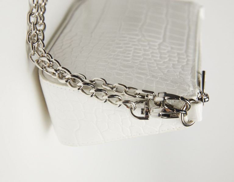 Bershka Mock Croc With Chain Detail Tassen Dames Wit | t8LXLTuKPnL